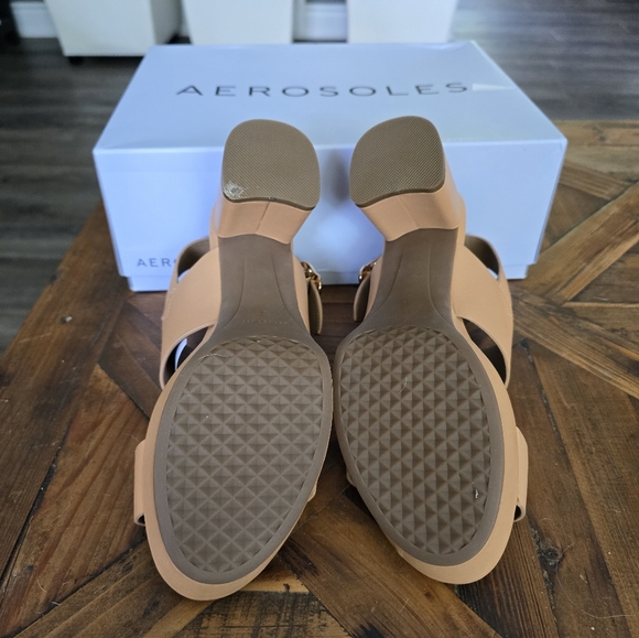 New in Box Aerolsoles Camera Nude - Picture 5 of 7